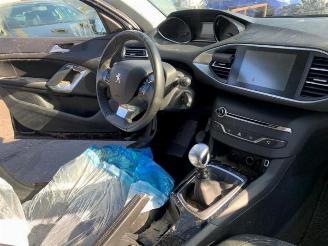 Peugeot 308 308 SW (L4/L9/LC/LJ/LR), Combi 5-drs, 2014 / 2021 1.6 BlueHDi 120 picture 17