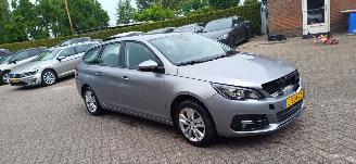 Auto incidentate Peugeot 308 1.2i 5drs  110pk navi 2021/9