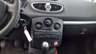 Renault Clio RENAULT CLIO III (BR0/1, CR0/1) 1.5 dCi picture 13