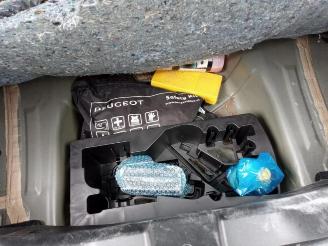 Peugeot 108 108, Hatchback, 2014 1.0 12V picture 10
