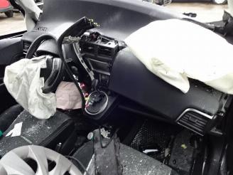 Toyota Verso S  picture 7