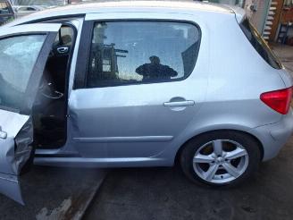 Peugeot 307  picture 3