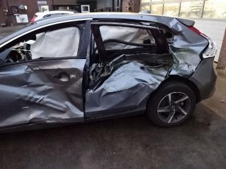 Volvo V-40  picture 3