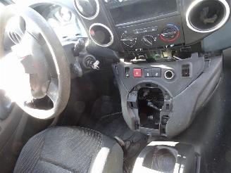 Peugeot Partner Tepee 1.6 HDi picture 8