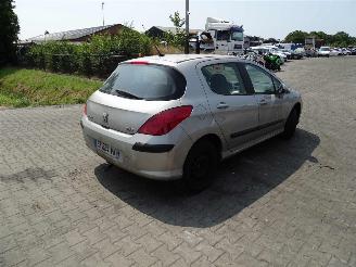 Peugeot 308 1.6 HDi 16V picture 1