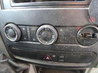 Volkswagen Crafter 2.0 TDi picture 10