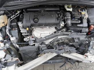 Peugeot 308 SW 1.6 VTi picture 9