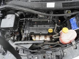 Opel Corsa 1.2 16v picture 8