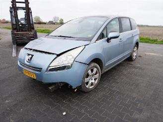 Peugeot 5008 1.6 HDiF picture 3