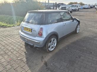 Schadeauto Mini Cooper 1.6 16v 2001/12