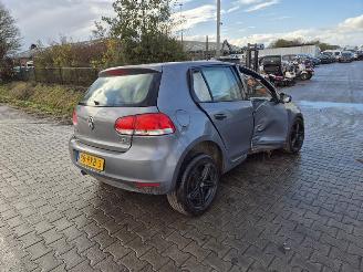 uszkodzony samochody osobowe Volkswagen Golf 1.2 TSi 2011/8