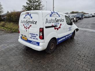krockskadad bil auto Peugeot Partner 1.6 HDi 2014/3