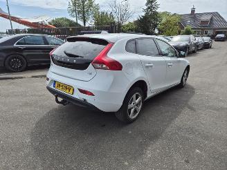 Unfallwagen Volvo V-40 2.0 T2 2016/6