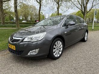 damaged passenger cars Opel Astra SPORTS TOURER 2013/1