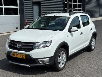 skadebil auto Dacia Sandero Stepway 0.9 TCE 12V Hatchback  Benzine 898cc 66kW (90pk) FWD 2015/5