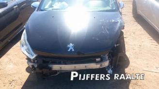 Peugeot 208 208 I (CA/CC/CK/CL), Hatchback, 2012 / 2019 1.2 12V e-THP PureTech 110 picture 2