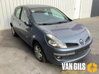 Salvage car Renault Clio Clio III (BR/CR), Hatchback, 2005 / 2014 1.6 16V 2006/7