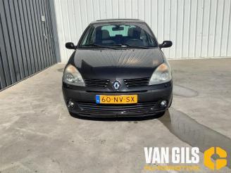 Coche siniestrado Renault Clio Clio II (BB/CB), Hatchback, 1998 / 2016 1.6 16V 2004/3