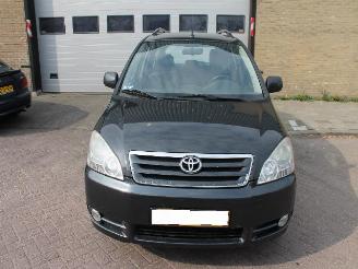 Toyota Avensis-verso 2.0 d picture 1