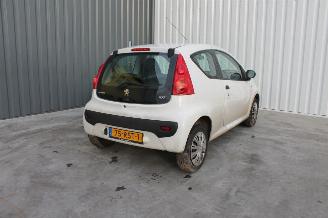 Peugeot 107 1.0 12V picture 1
