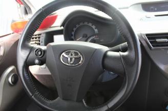 Toyota iQ  picture 12