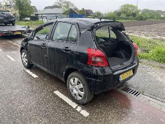 Toyota Yaris 1.0-12V picture 4
