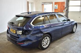 BMW 3-serie 320i Executive picture 4