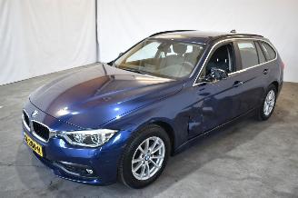 BMW 3-serie 320i Executive picture 2