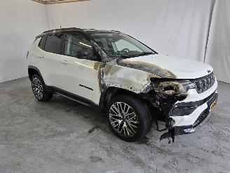 Voiture accidenté Jeep Compass 4xe 240 Hybrid Summit 2024/7
