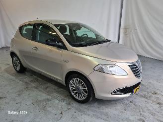 krockskadad bil auto Lancia Ypsilon 0.9 TwinAir Platinum 2011/12