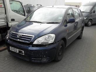 Toyota Avensis-verso 2.0 i picture 2