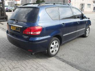 Toyota Avensis-verso  picture 3