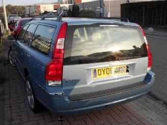 Volvo V-70 2.4 automaat picture 3