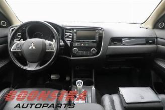 Mitsubishi Outlander 2.0 16V PHEV 4x4 SUV  Elektrisch Benzine 1.998cc 89kW (121pk) 4x4 2012-12 (GGP2) 4B11 picture 14