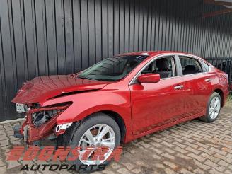 Vaurioauto  passenger cars Nissan Altima  2013/6