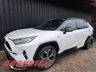 Damaged car Toyota Rav-4 RAV4 (A5), Terreinwagen, 2018 2.5 Plug-in Hybrid 16V AWD 2021/11