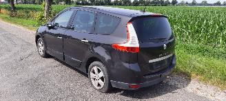 Renault Scenic 2.0 16v Automaat picture 3