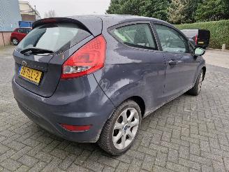 Ford Fiesta 1.25 Ghia picture 5
