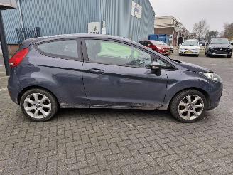Ford Fiesta 1.25 Ghia picture 4