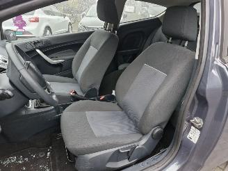 Ford Fiesta 1.25 Ghia picture 10