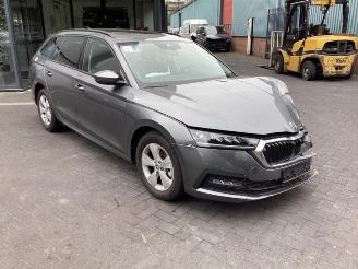 Skoda Octavia Octavia Combi (NXAC), Combi 5-drs, 2019 1.0 TSI e-TEC 12V picture 3