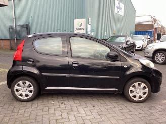 Peugeot 107 107, Hatchback, 2005 / 2014 1.0 12V picture 4