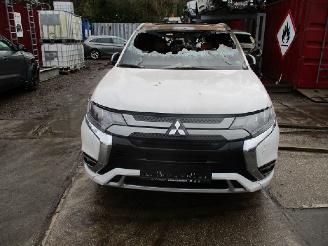 Damaged car Mitsubishi Outlander  2021/1