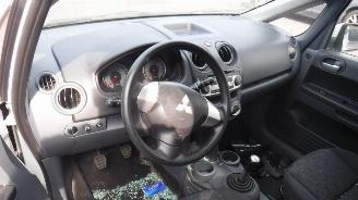 Mitsubishi Colt  picture 9