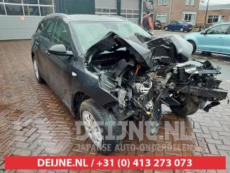 damaged passenger cars Kia Cee d Ceed Sportswagon (CDF), Combi, 2018 1.4i 16V 2019
