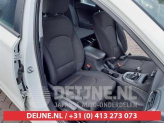 Hyundai I-30 i30 (PDEB5/PDEBB/PDEBD/PDEBE), Hatchback, 2016 1.6 CRDi 16V VGT picture 16