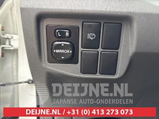 Toyota Prius Prius (ZVW3), Hatchback, 2009 / 2016 1.8 16V picture 16