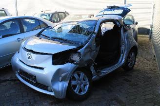 Toyota iQ  picture 1