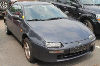 Mazda 323  picture 2