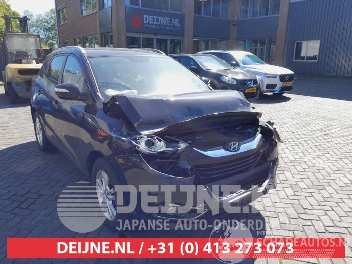 Hyundai Ix35 iX35 (LM), SUV, 2009 / 2015 2.0 16V